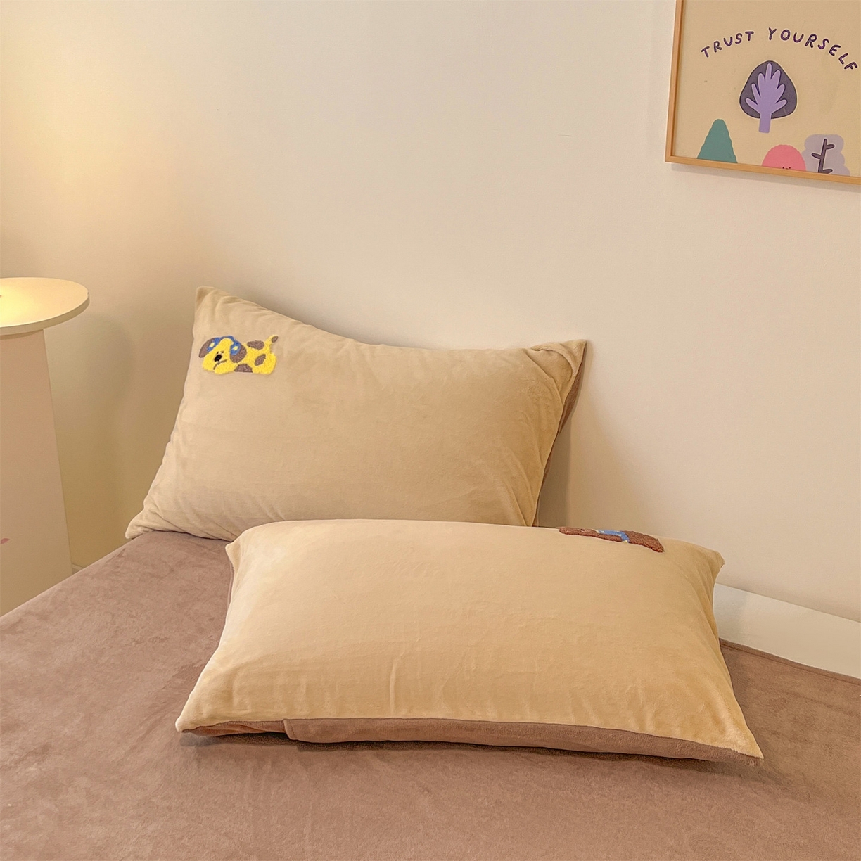 91家纺网 家纺一手货源 找家纺 换种生活 2025新款A类牛奶绒毛巾绣冬被被子被芯 萌宠伙伴