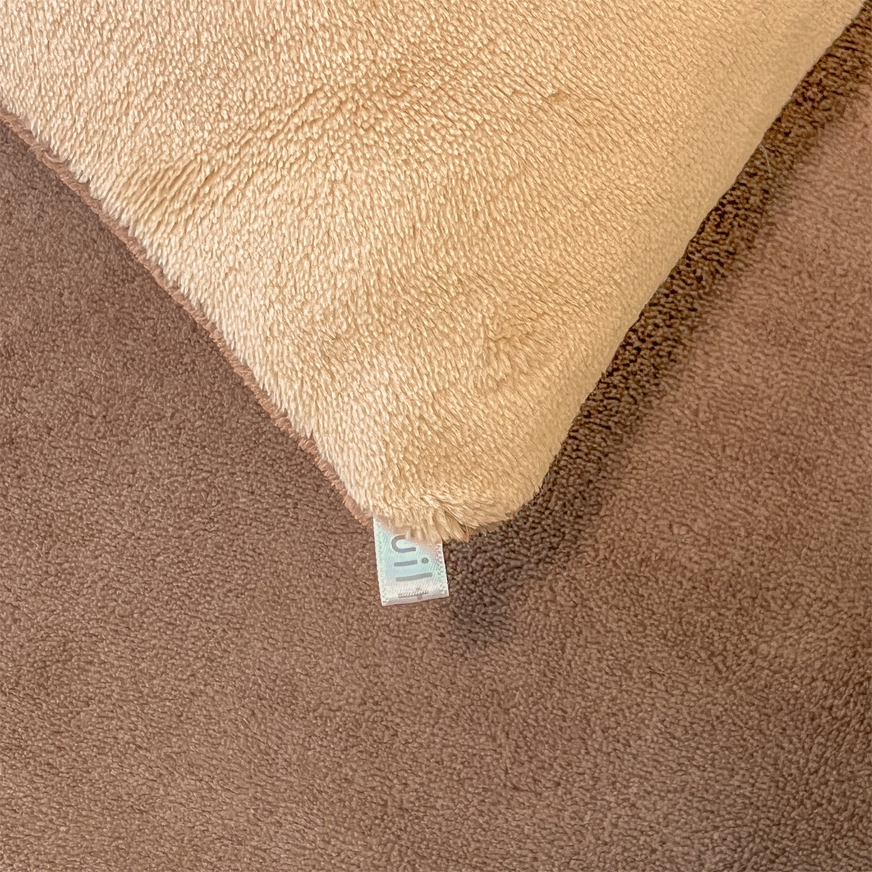 91家纺网 家纺一手货源 找家纺 换种生活 2025新款A类牛奶绒毛巾绣冬被被子被芯 萌宠伙伴