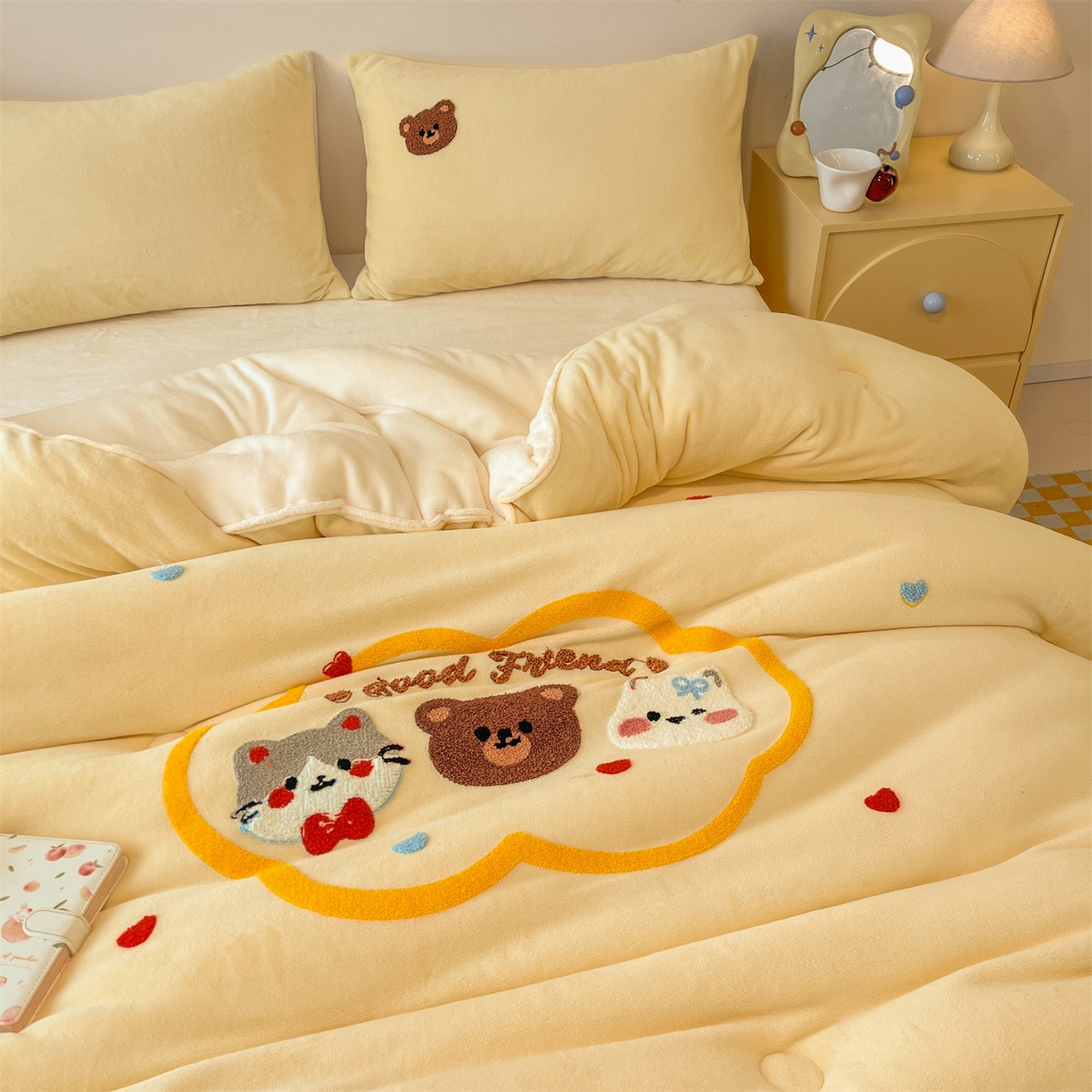 91家纺网 家纺一手货源 找家纺 换种生活 2025新款A类牛奶绒毛巾绣冬被被子被芯 云朵熊