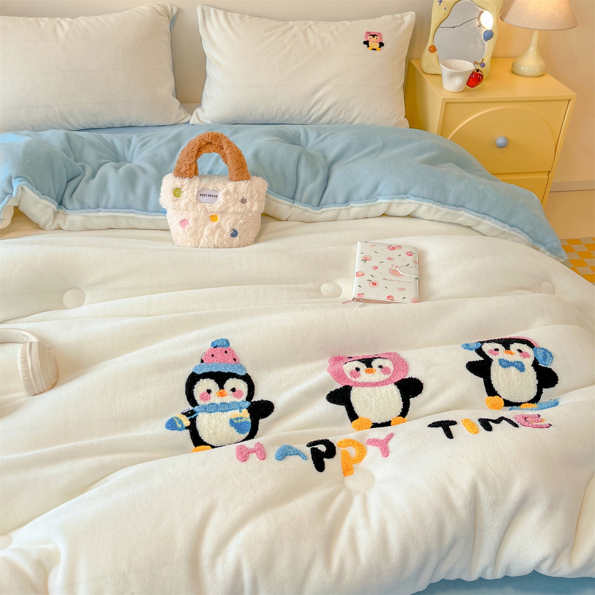 91家纺网 家纺一手货源 找家纺 换种生活 2025新款A类牛奶绒毛巾绣冬被被子被芯 企鹅时光