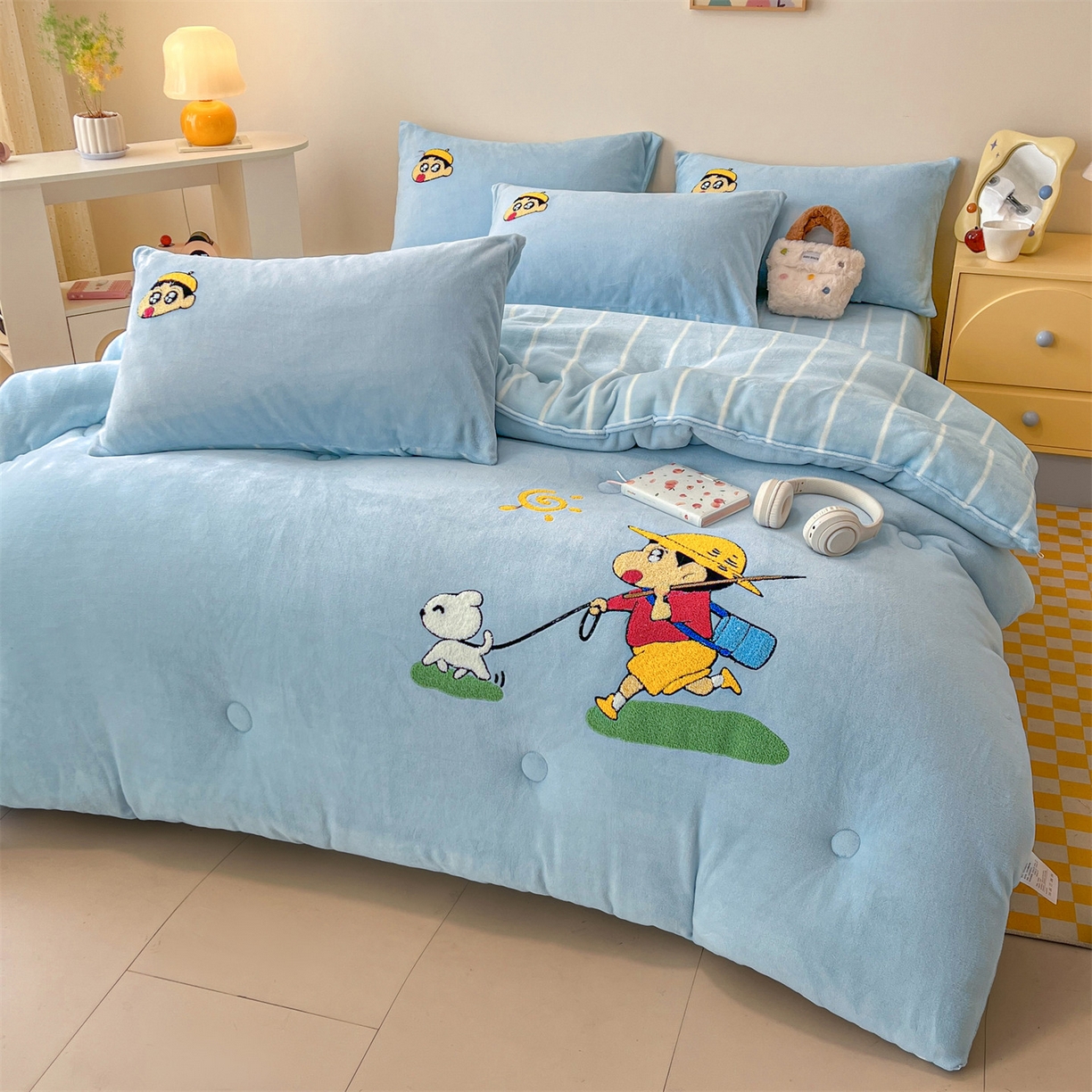 91家纺网 家纺一手货源 找家纺 换种生活 2025新款A类牛奶绒毛巾绣冬被被子被芯 小新日常