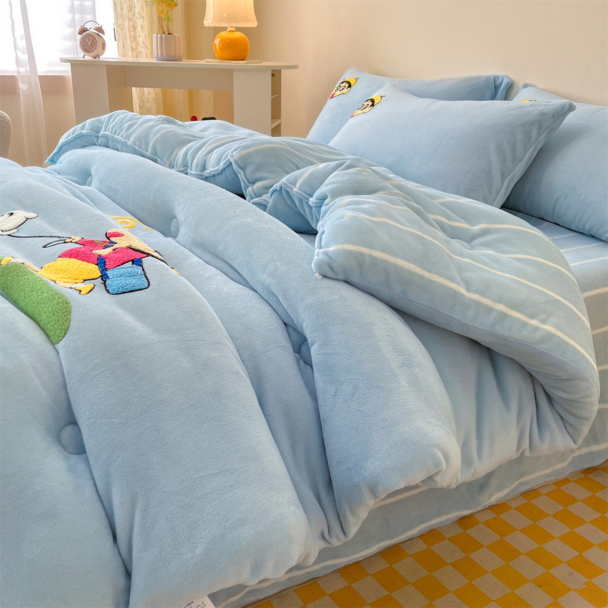 91家纺网 家纺一手货源 找家纺 换种生活 2025新款A类牛奶绒毛巾绣冬被被子被芯 小新日常