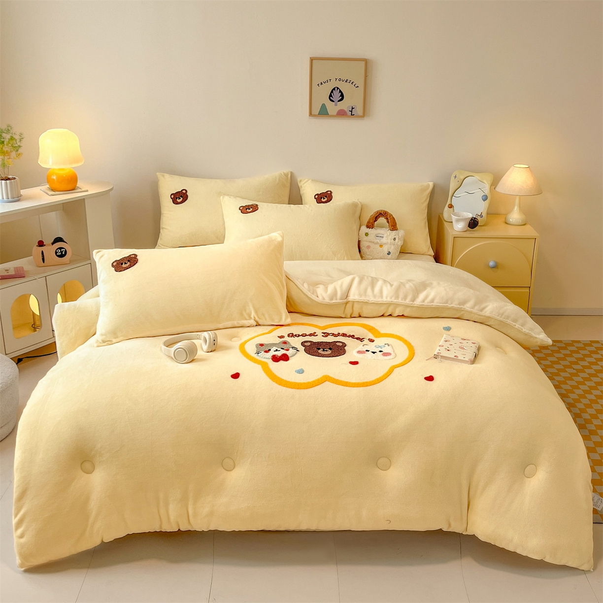 91家纺网 家纺一手货源 找家纺 换种生活 2025新款A类牛奶绒毛巾绣冬被被子被芯 云朵熊