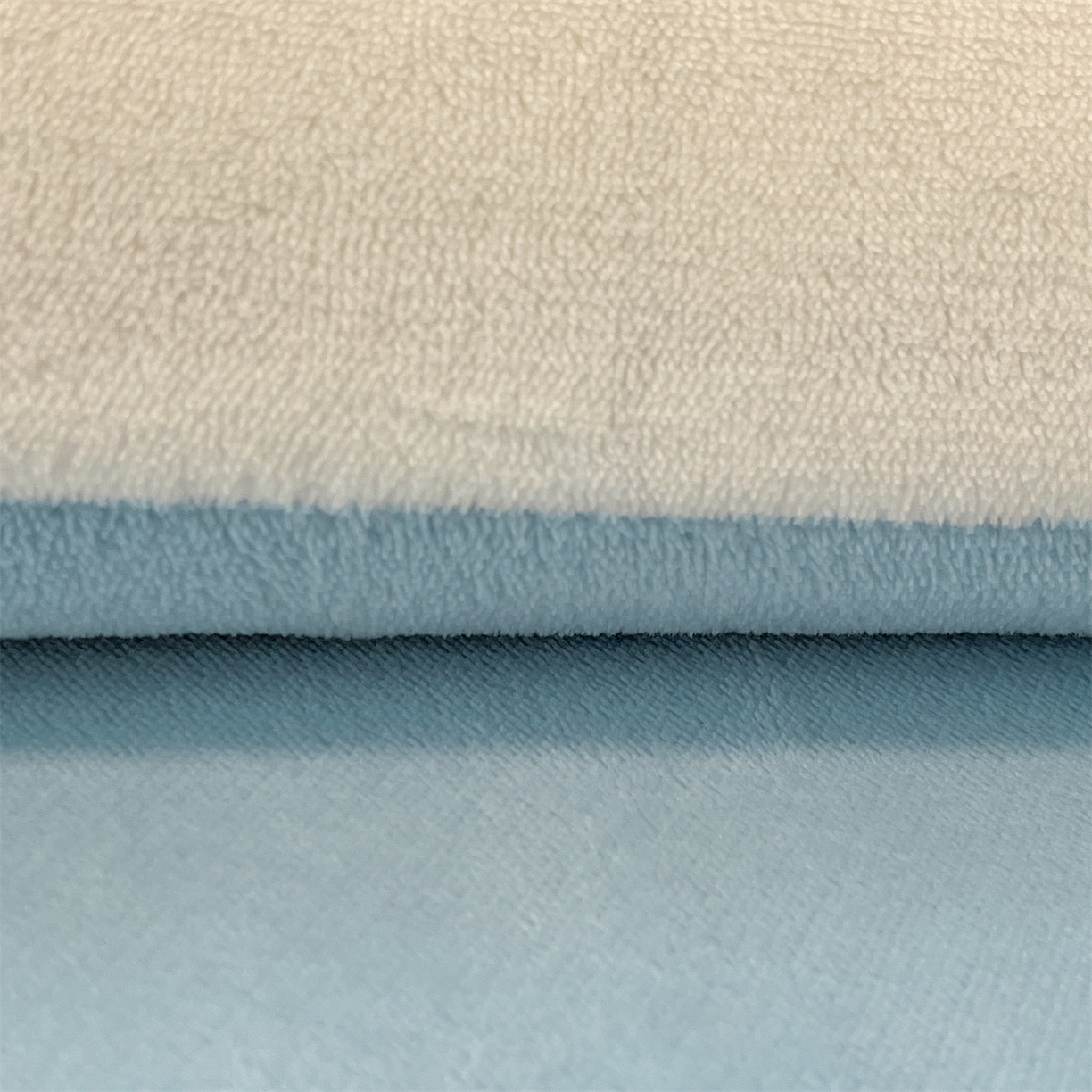 91家纺网 家纺一手货源 找家纺 换种生活 2025新款A类牛奶绒毛巾绣冬被被子被芯 企鹅时光