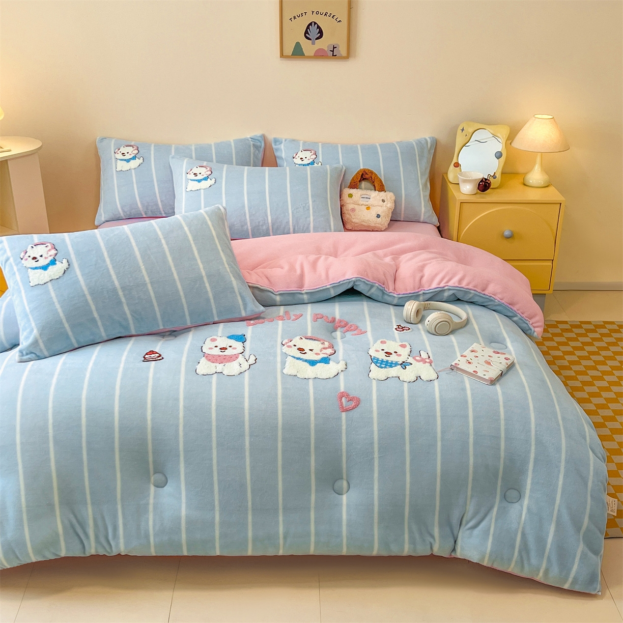 91家纺网 家纺一手货源 找家纺 换种生活 2025新款A类牛奶绒毛巾绣冬被被子被芯 萌萌犬