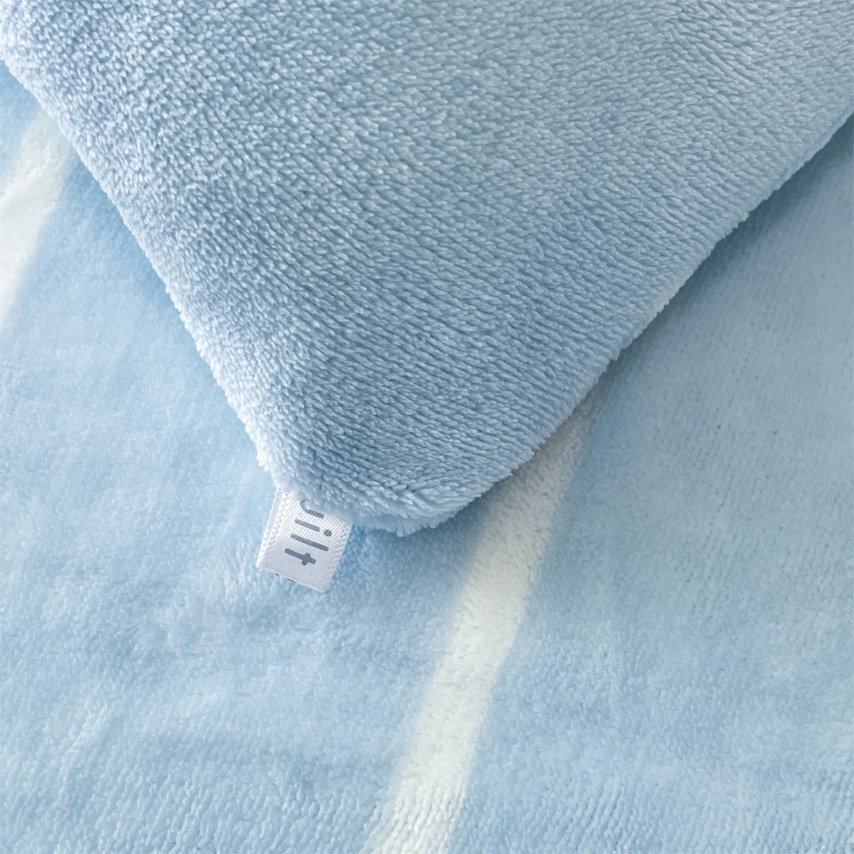 91家纺网 家纺一手货源 找家纺 换种生活 2025新款A类牛奶绒毛巾绣冬被被子被芯 小新日常