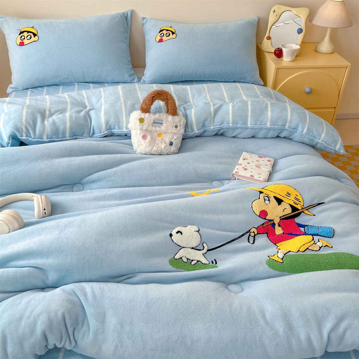 91家纺网 家纺一手货源 找家纺 换种生活 2025新款A类牛奶绒毛巾绣冬被被子被芯 小新日常