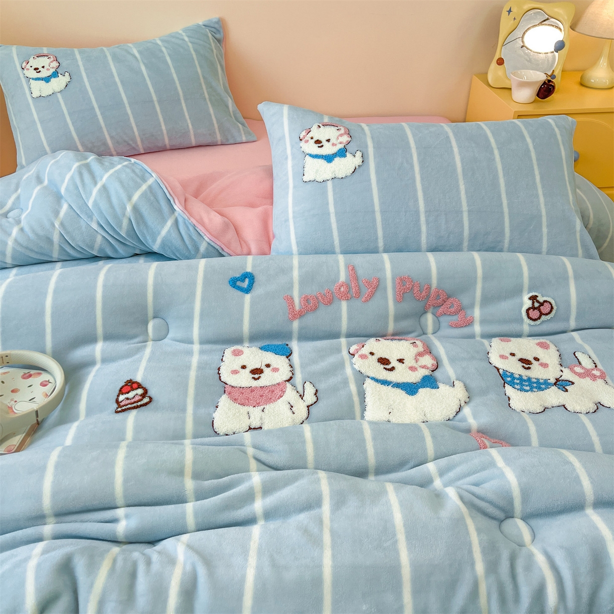 91家纺网 家纺一手货源 找家纺 换种生活 2025新款A类牛奶绒毛巾绣冬被被子被芯 萌萌犬