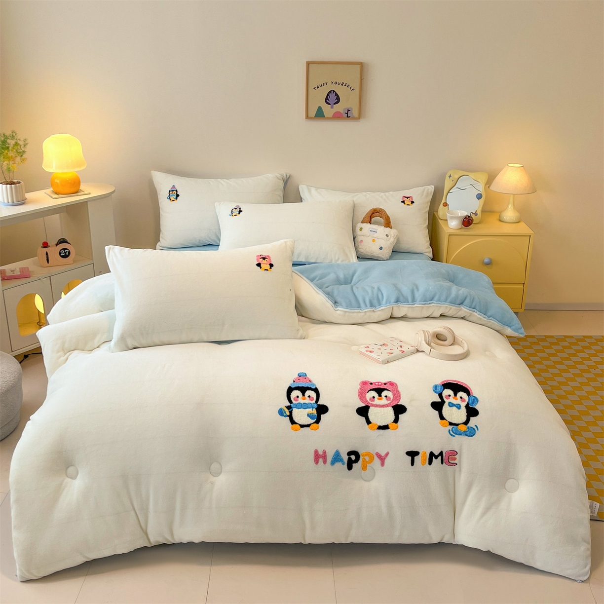 91家纺网 家纺一手货源 找家纺 换种生活 2025新款A类牛奶绒毛巾绣冬被被子被芯 企鹅时光