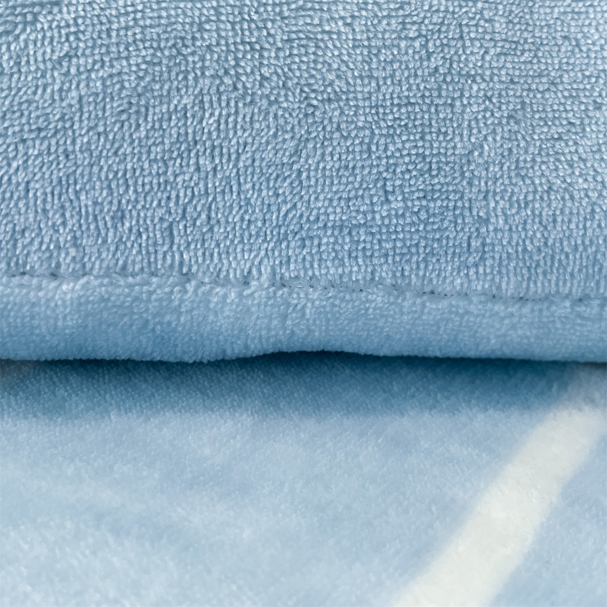 91家纺网 家纺一手货源 找家纺 换种生活 2025新款A类牛奶绒毛巾绣冬被被子被芯 小新日常