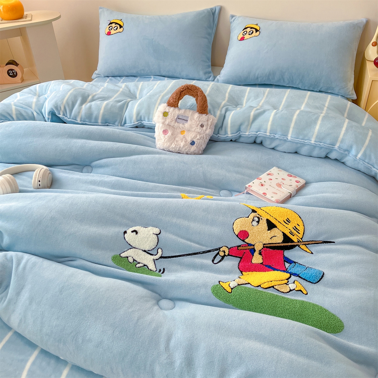 91家纺网 家纺一手货源 找家纺 换种生活 2025新款A类牛奶绒毛巾绣冬被被子被芯 小新日常