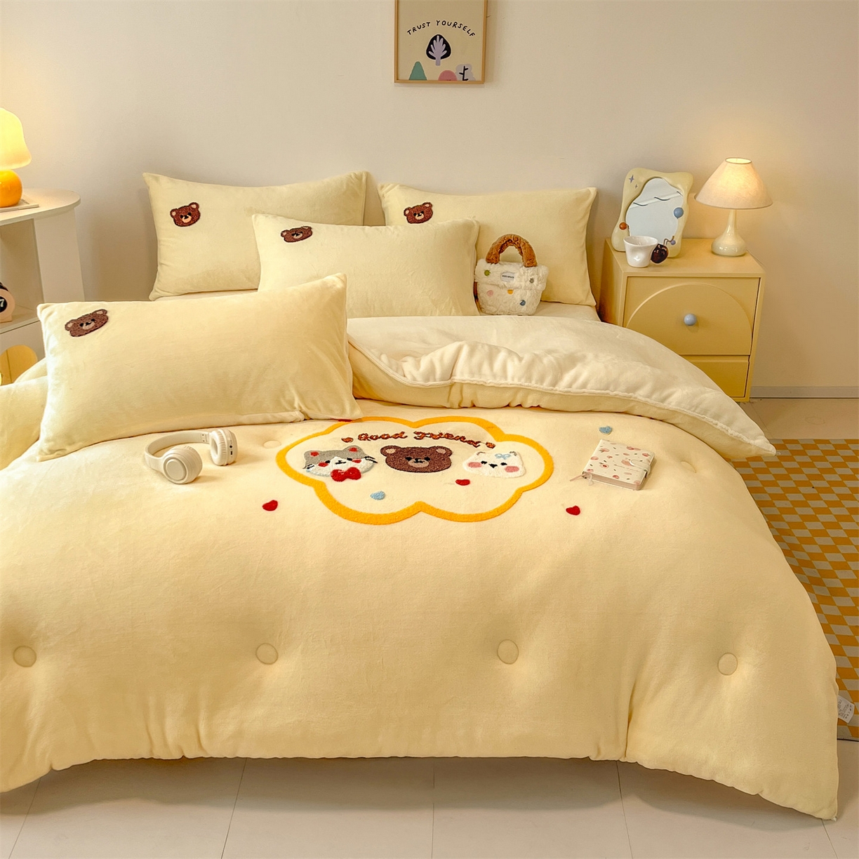 91家纺网 家纺一手货源 找家纺 换种生活 2025新款A类牛奶绒毛巾绣冬被被子被芯 云朵熊