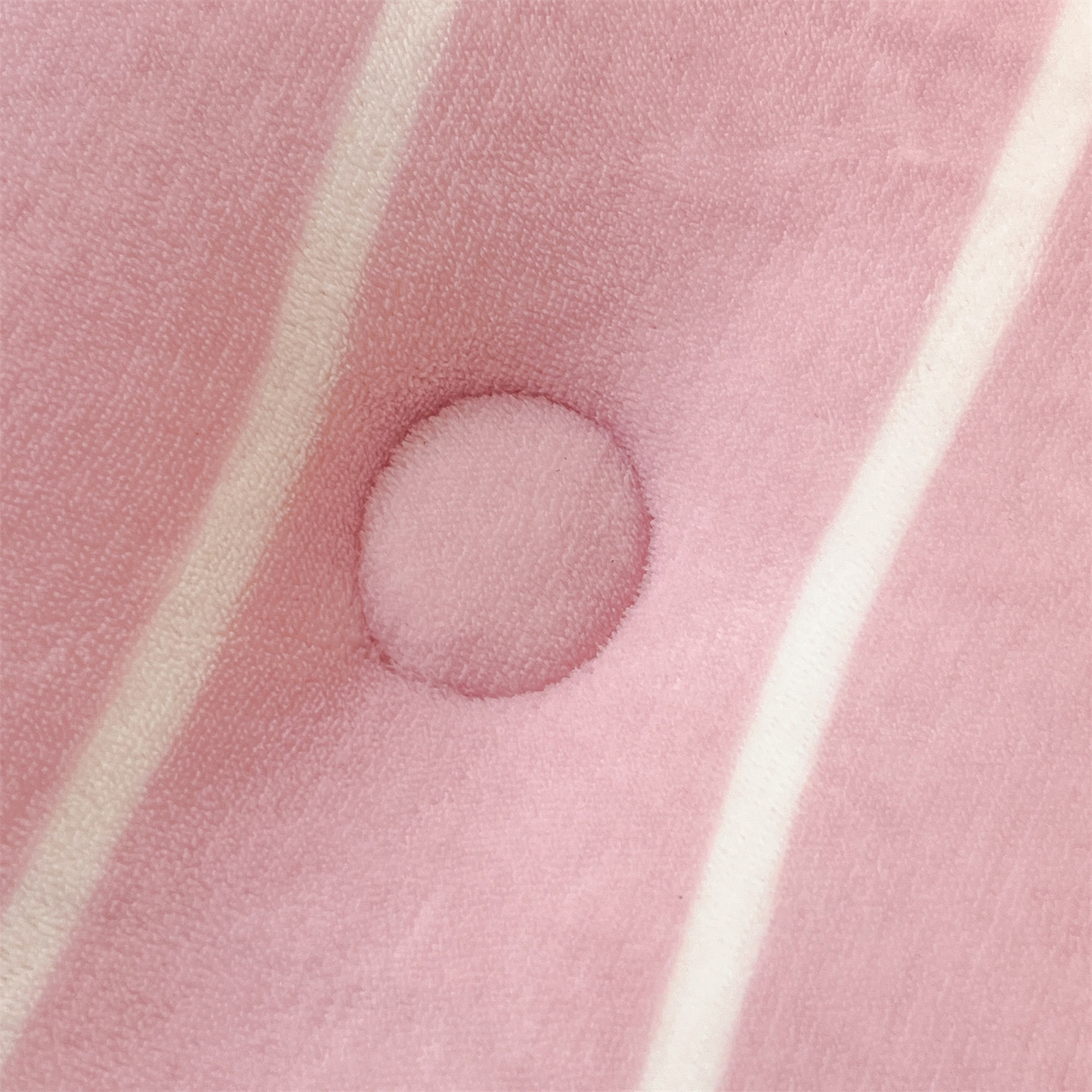 91家纺网 家纺一手货源 找家纺 换种生活 2025新款A类牛奶绒毛巾绣冬被被子被芯 粉萌-Kitty