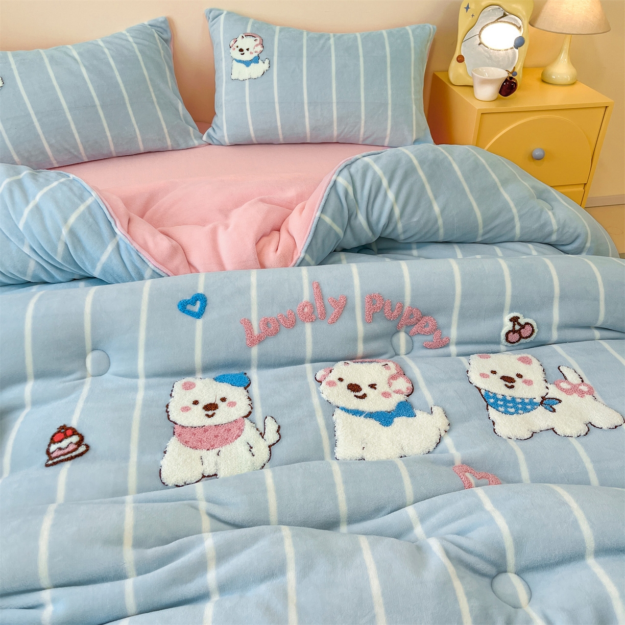 91家纺网 家纺一手货源 找家纺 换种生活 2025新款A类牛奶绒毛巾绣冬被被子被芯 萌萌犬