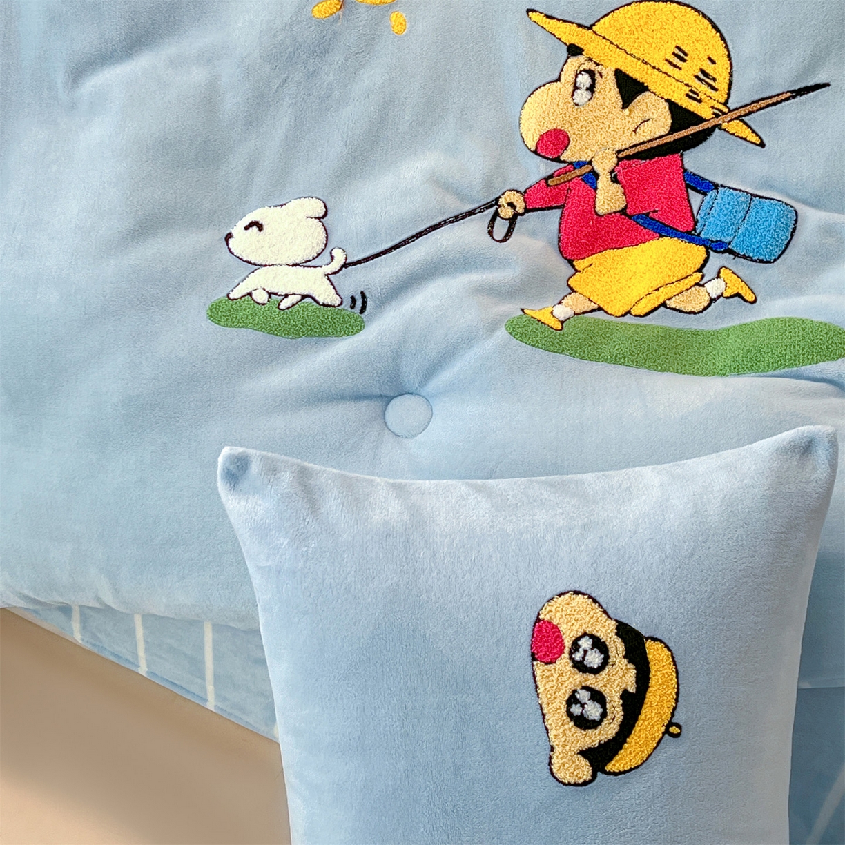 91家纺网 家纺一手货源 找家纺 换种生活 2025新款A类牛奶绒毛巾绣冬被被子被芯 小新日常