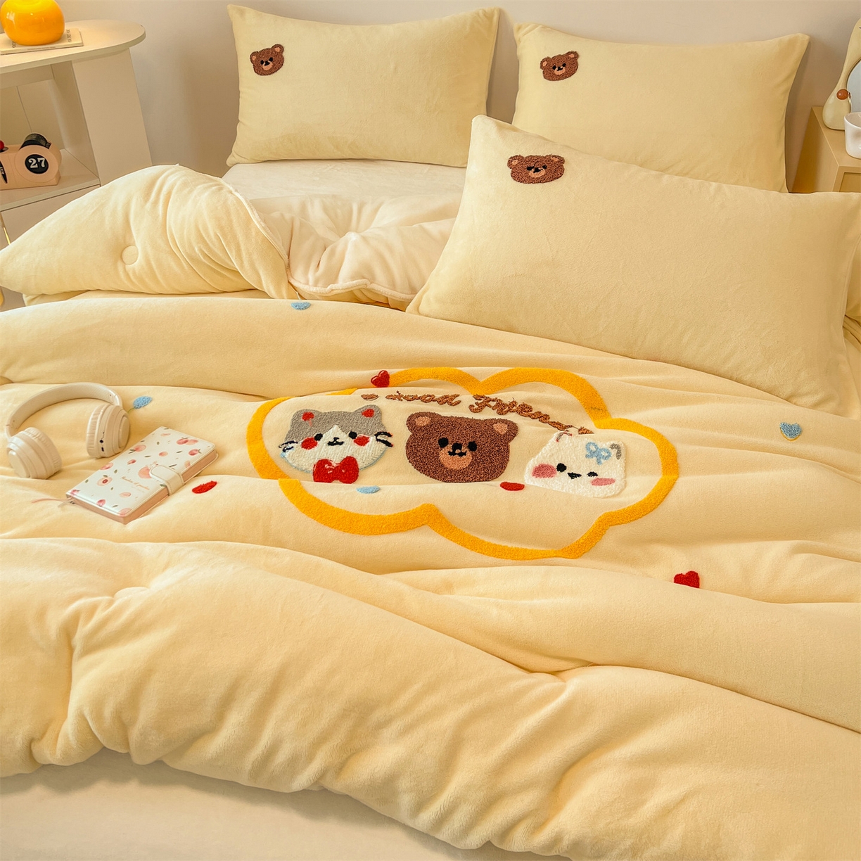 91家纺网 家纺一手货源 找家纺 换种生活 2025新款A类牛奶绒毛巾绣冬被被子被芯 云朵熊