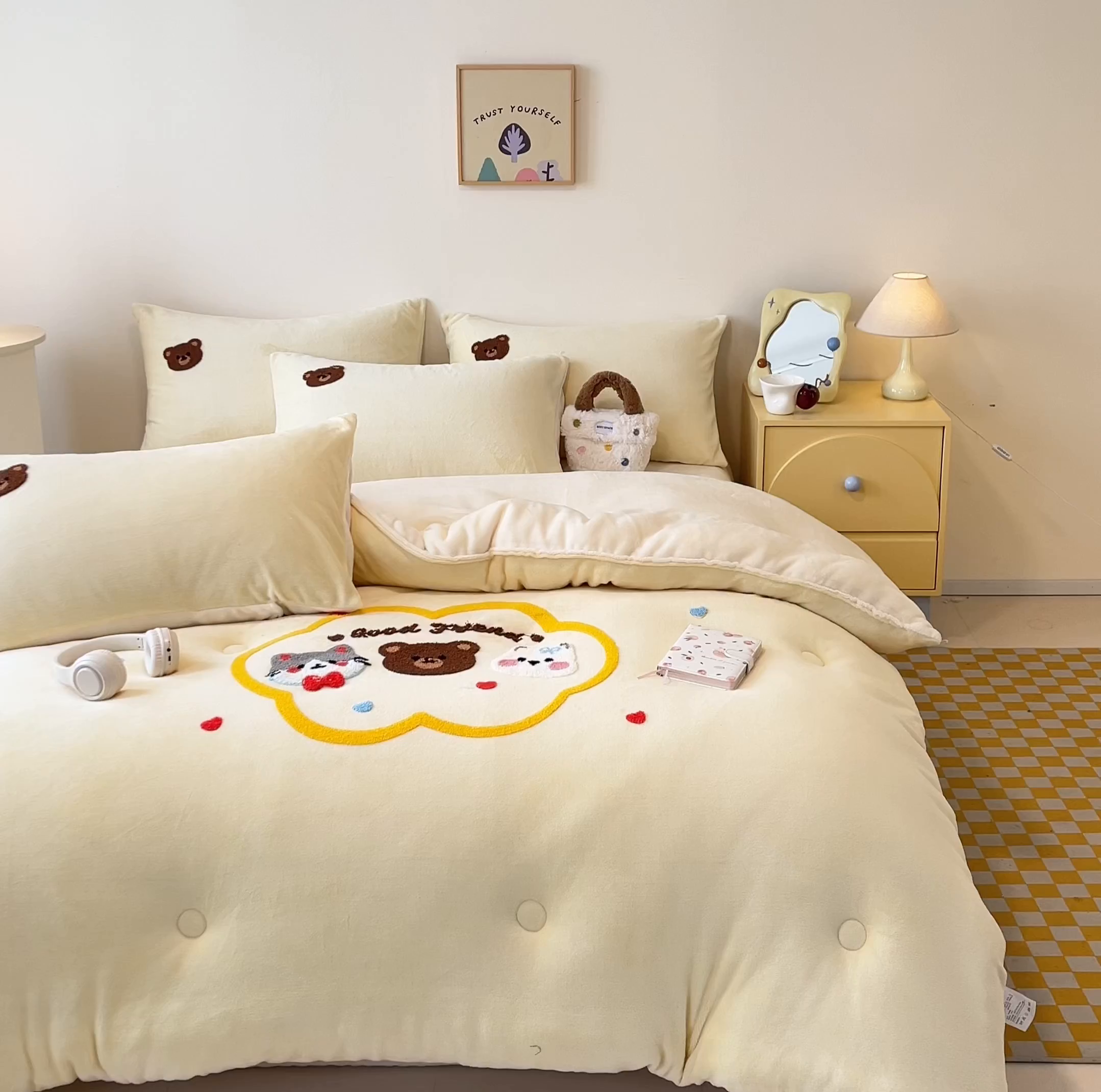 91家纺网 家纺一手货源 找家纺 换种生活 2025新款A类牛奶绒毛巾绣冬被被子被芯 云朵熊