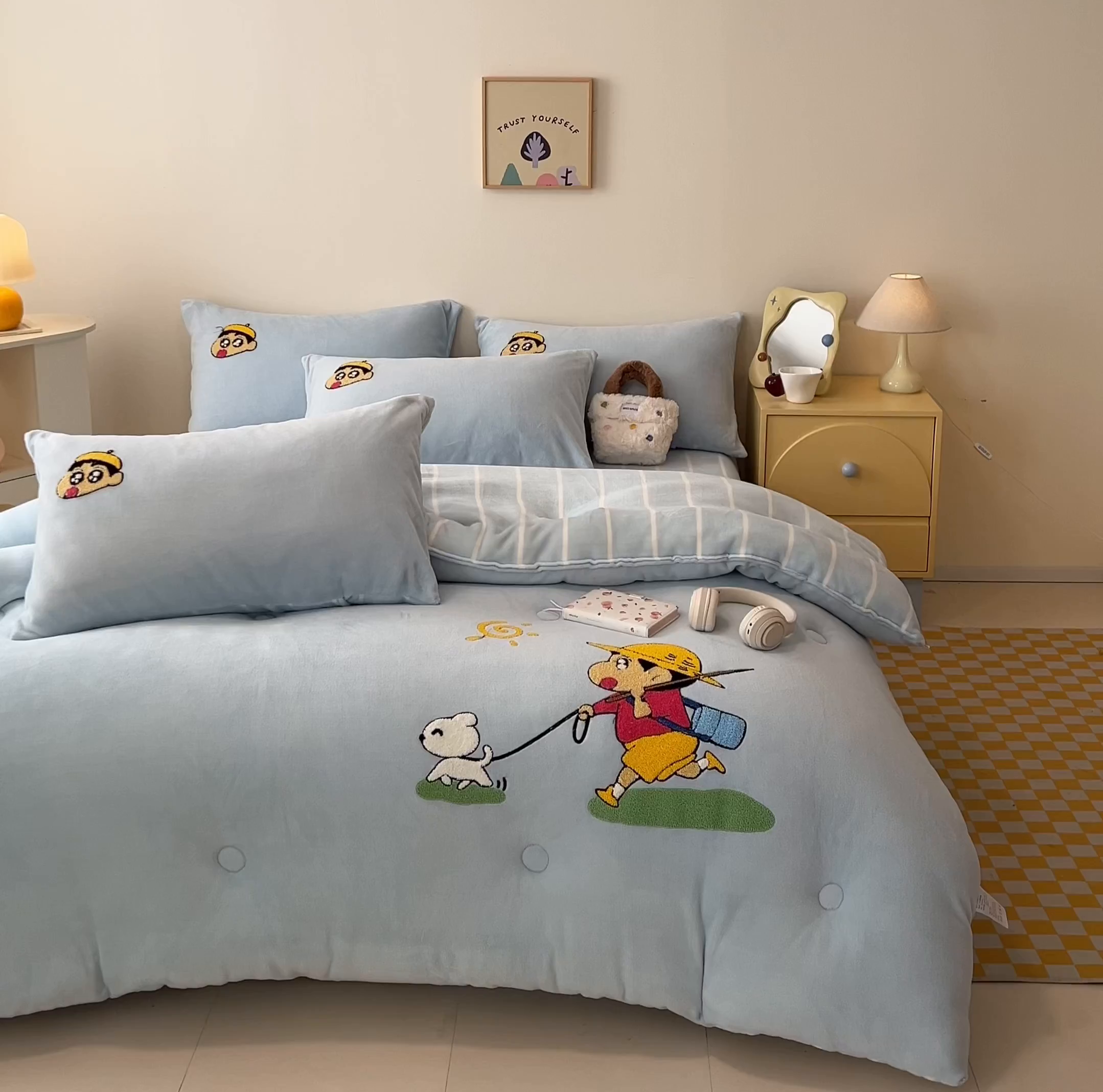 91家纺网 家纺一手货源 找家纺 换种生活 2025新款A类牛奶绒毛巾绣冬被被子被芯 小新日常