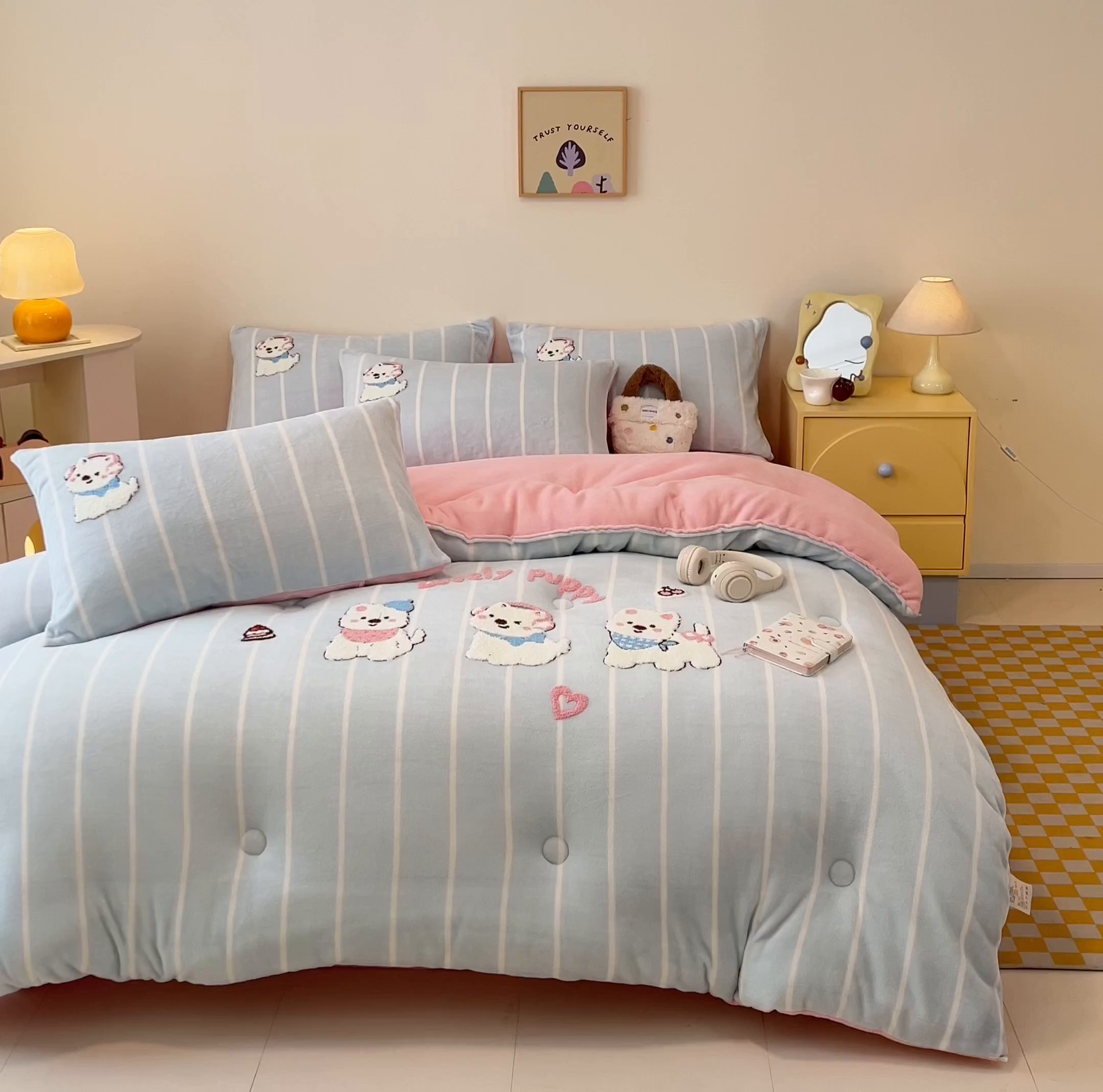 91家纺网 家纺一手货源 找家纺 换种生活 2025新款A类牛奶绒毛巾绣冬被被子被芯 萌萌犬