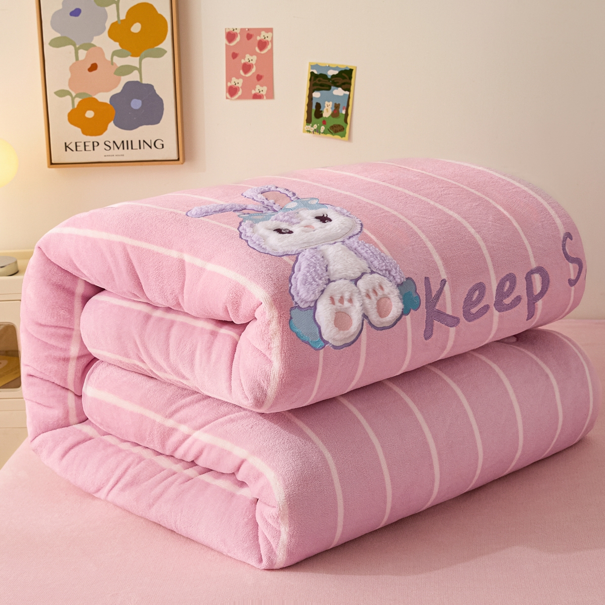 91家纺网 家纺一手货源 找家纺 换种生活 2025新款A类牛奶绒贴布绣冬被被子被芯 治愈萌兔-粉紫色