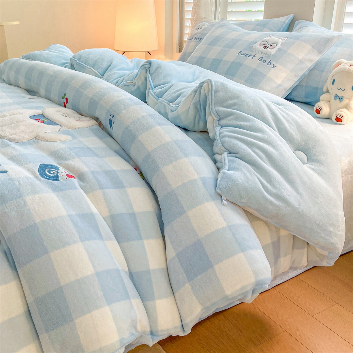 91家纺网 家纺一手货源 找家纺 （总）换种生活 2025新款A类牛奶绒贴布绣冬被被子被芯