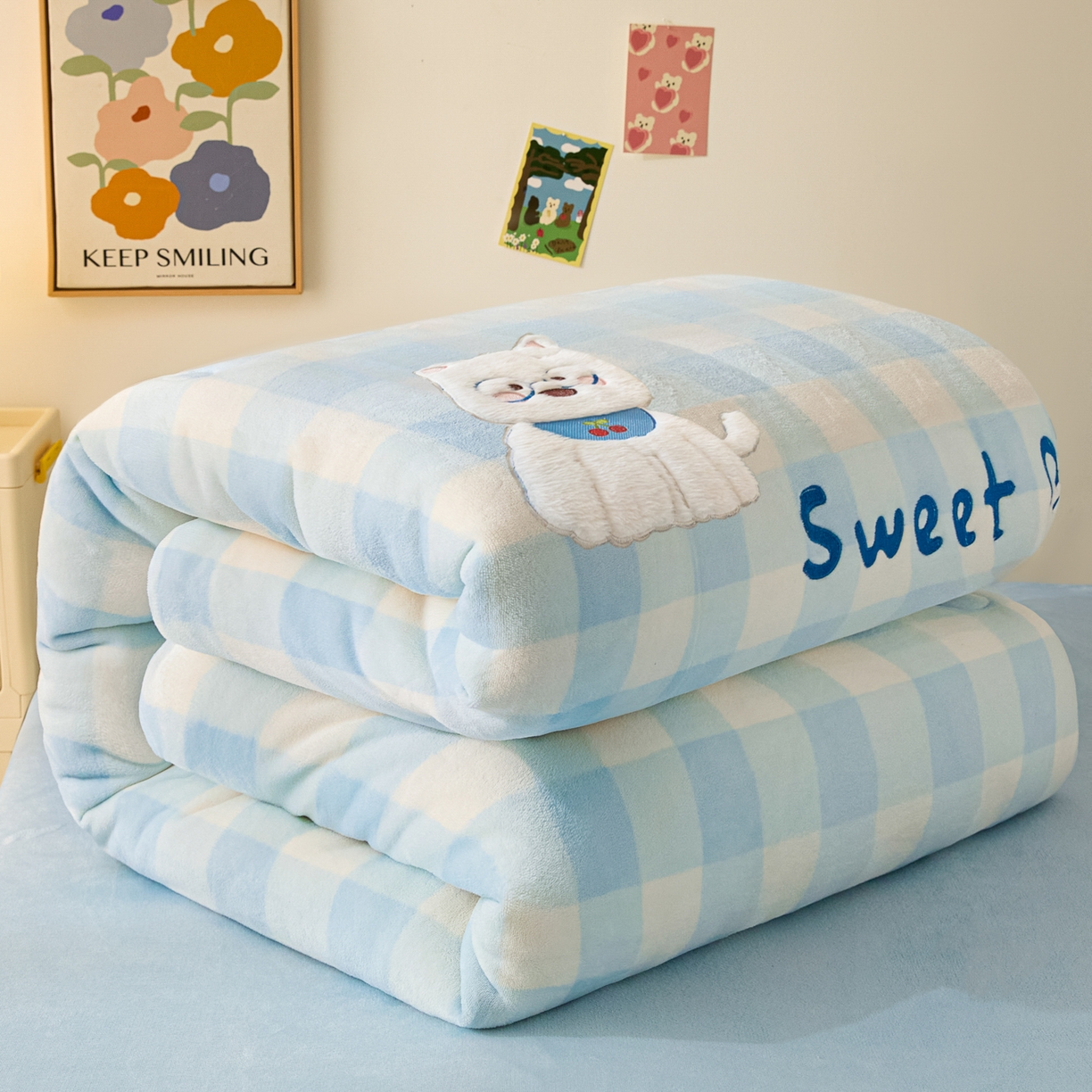 91家纺网 家纺一手货源 找家纺 换种生活 2025新款A类牛奶绒贴布绣冬被被子被芯 萌喵格-晴空蓝