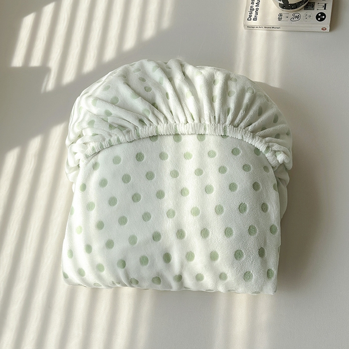 91家纺网 家纺一手货源 找家纺 （总）寝柔家纺 2025新款冬季INS简约清新加厚牛奶雕花绒圆点波点单床笠