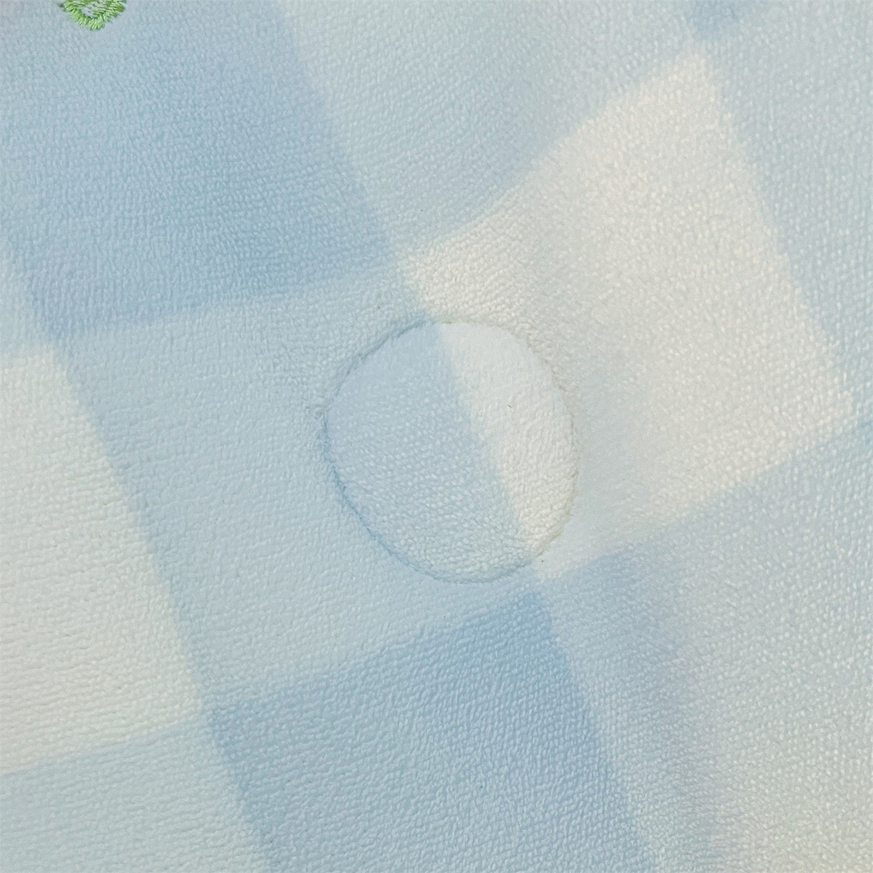 91家纺网 家纺一手货源 找家纺 换种生活 2025新款A类牛奶绒贴布绣冬被被子被芯 萌喵格-晴空蓝