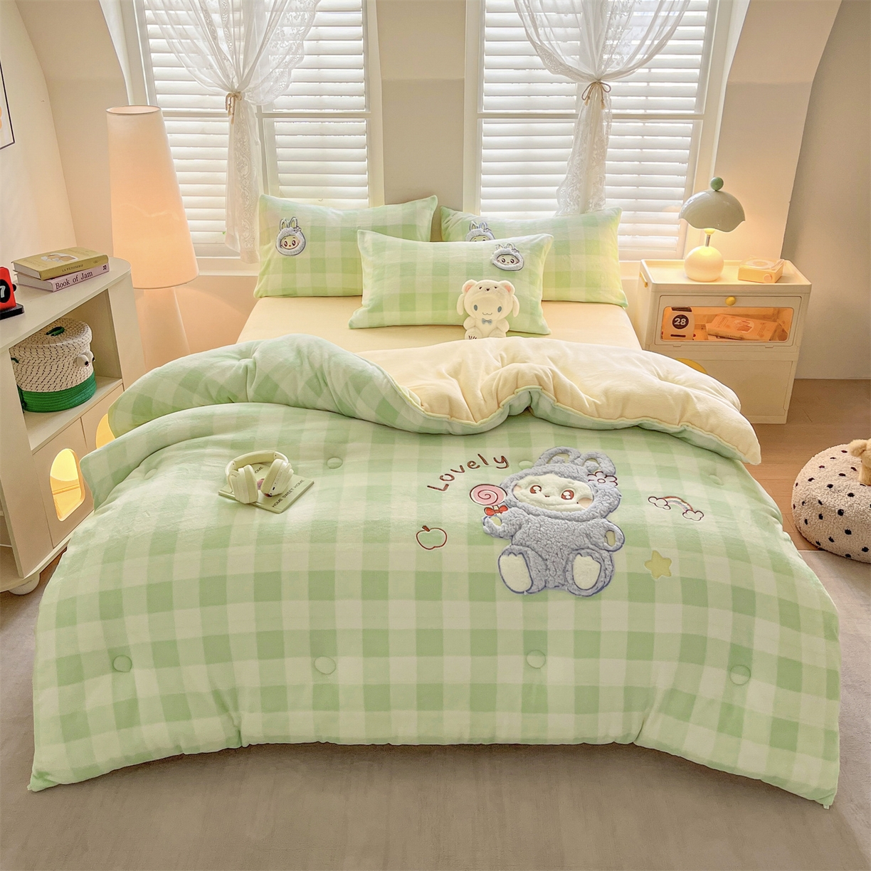 91家纺网 家纺一手货源 找家纺 换种生活 2025新款A类牛奶绒贴布绣冬被被子被芯 童趣格-浅草绿