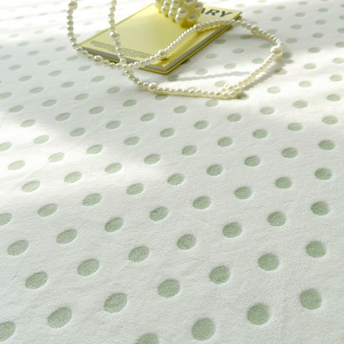 91家纺网 家纺一手货源 找家纺 （总）寝柔家纺 2025新款冬季INS简约清新加厚牛奶雕花绒圆点波点单床笠