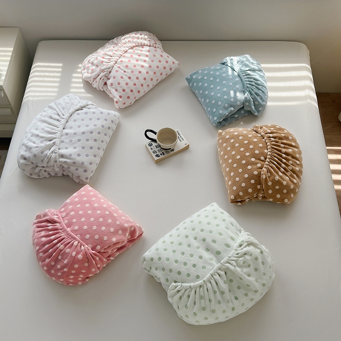 91家纺网 家纺一手货源 找家纺 寝柔家纺 2025新款冬季INS简约清新加厚牛奶雕花绒圆点波点单床笠 波点-蜜桃粉