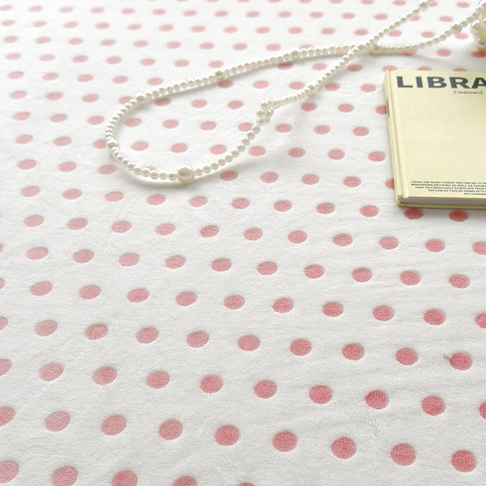 91家纺网 家纺一手货源 找家纺 寝柔家纺 2025新款冬季INS简约清新加厚牛奶雕花绒圆点波点单床笠 波点-奶油粉