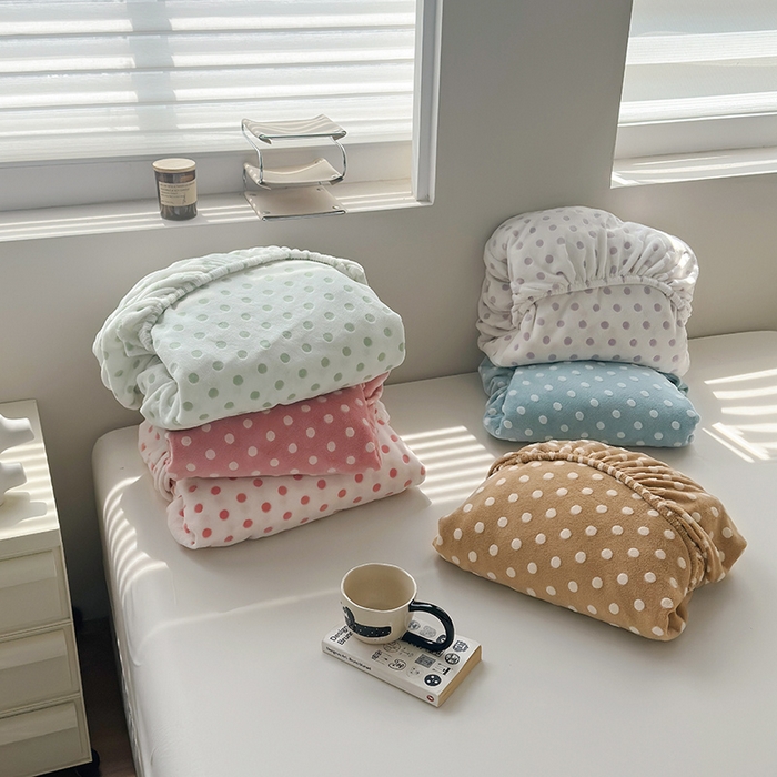 91家纺网 家纺一手货源 找家纺 寝柔家纺 2025新款冬季INS简约清新加厚牛奶雕花绒圆点波点单床笠 波点-蜜桃粉