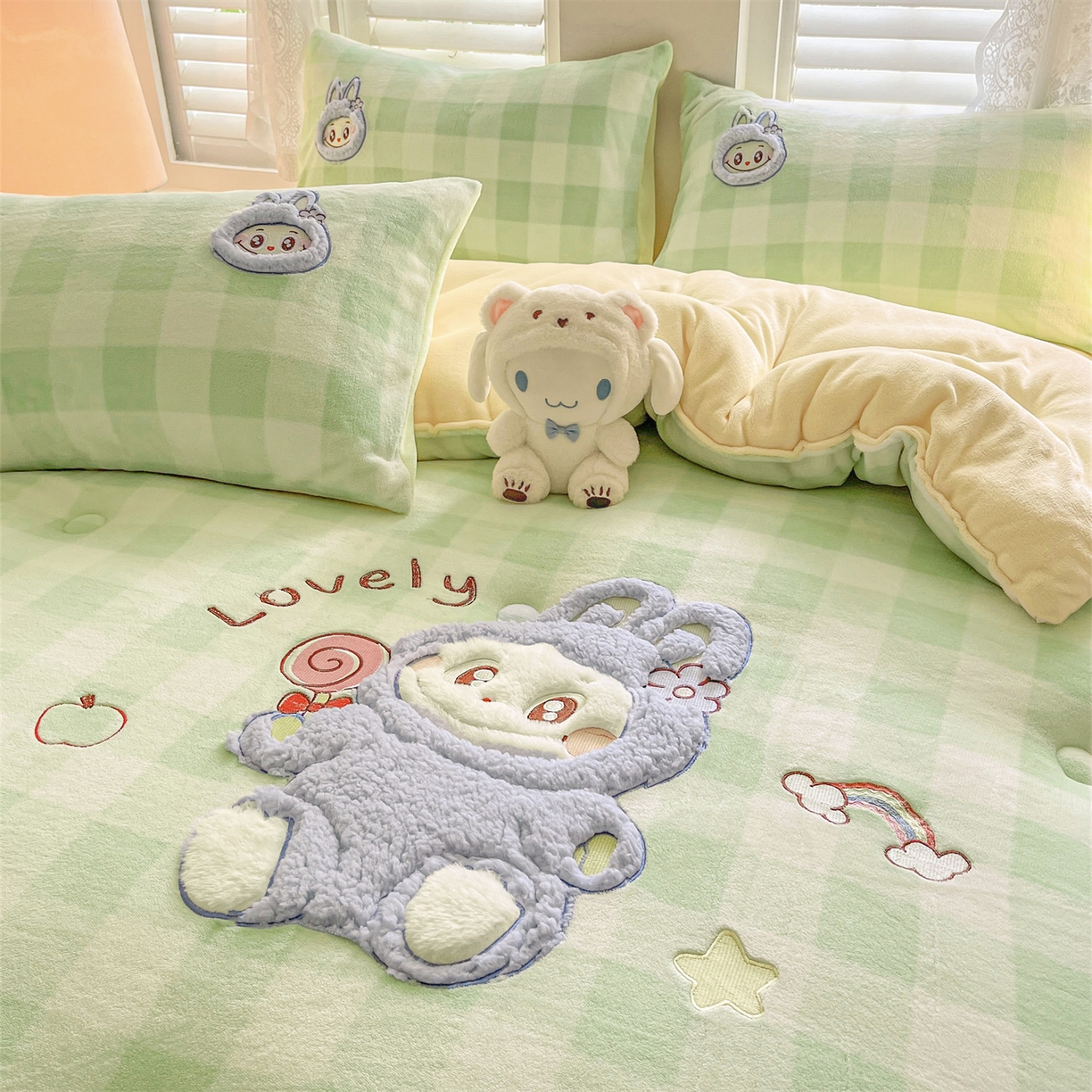 91家纺网 家纺一手货源 找家纺 换种生活 2025新款A类牛奶绒贴布绣冬被被子被芯 童趣格-浅草绿