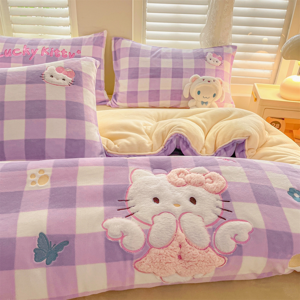 91家纺网 家纺一手货源 找家纺 换种生活 2025新款A类牛奶绒贴布绣冬被被子被芯 格纹萌喵-梦幻紫