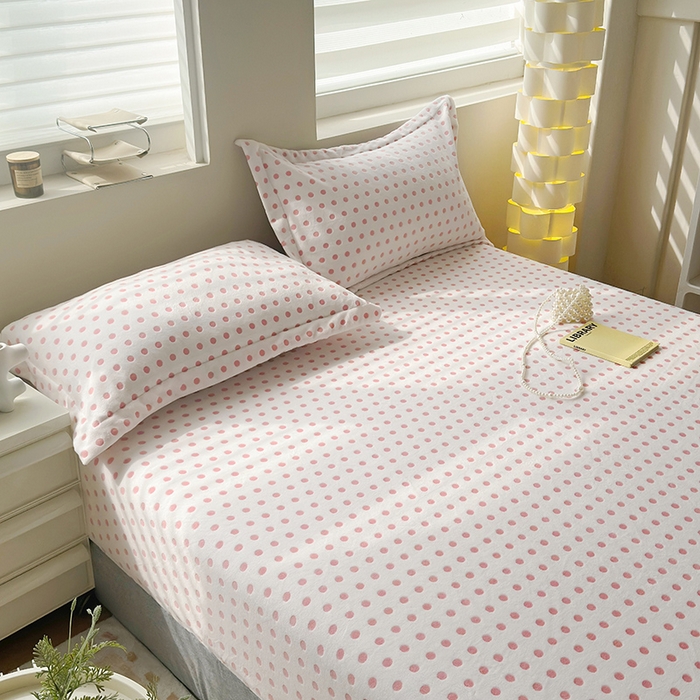 91家纺网 家纺一手货源 找家纺 寝柔家纺 2025新款冬季INS简约清新加厚牛奶雕花绒圆点波点单床笠 波点-奶油粉