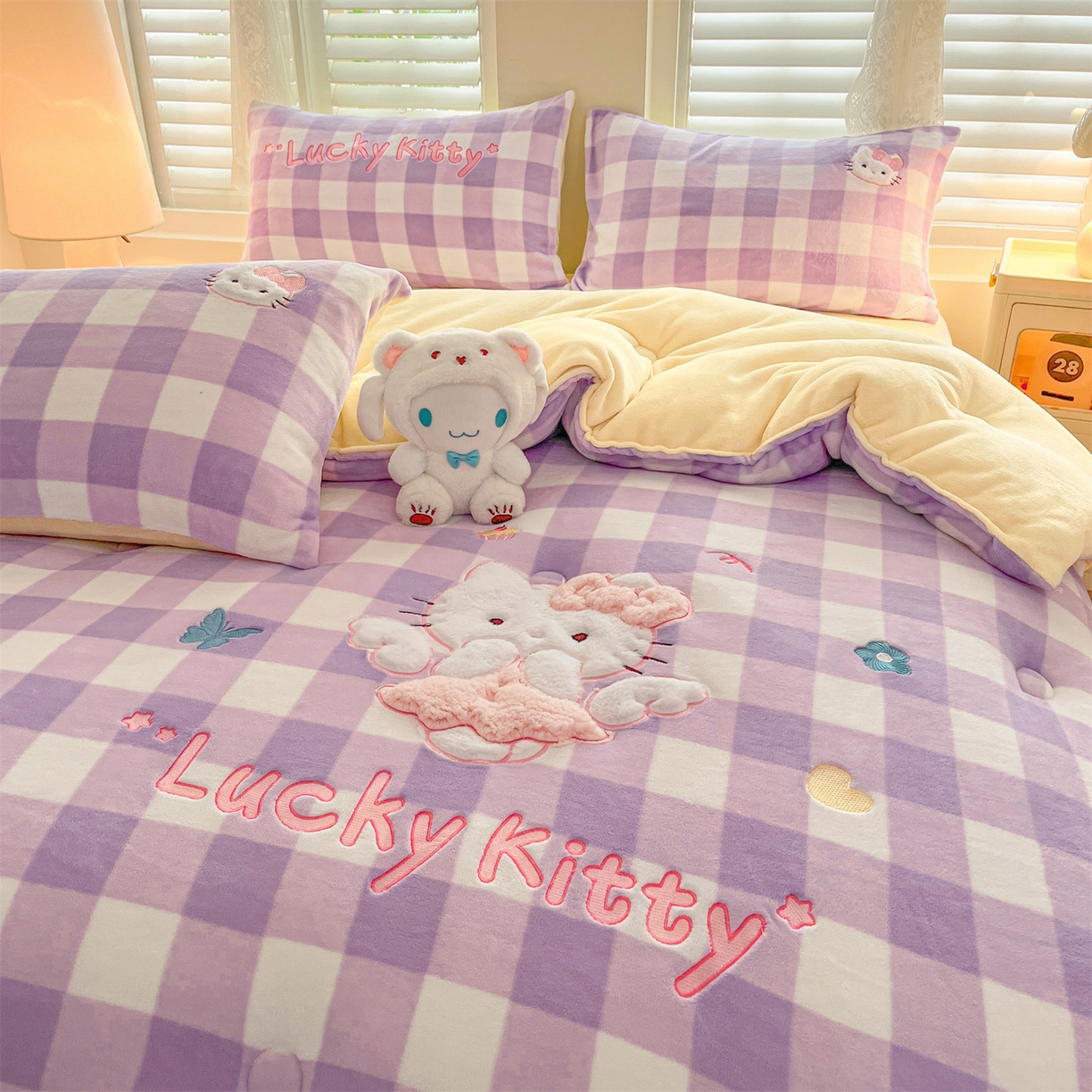 91家纺网 家纺一手货源 找家纺 换种生活 2025新款A类牛奶绒贴布绣冬被被子被芯 格纹萌喵-梦幻紫