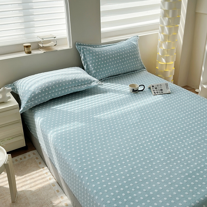 91家纺网 家纺一手货源 找家纺 寝柔家纺 2025新款冬季INS简约清新加厚牛奶雕花绒圆点波点单床笠 波点-繁星蓝