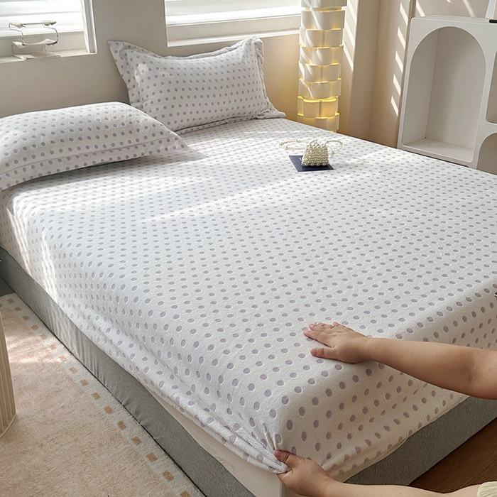 91家纺网 家纺一手货源 找家纺 寝柔家纺 2025新款冬季INS简约清新加厚牛奶雕花绒圆点波点单床笠 波点-芋泥紫