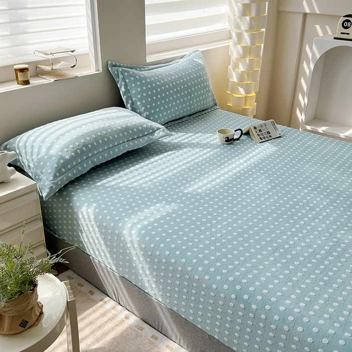 91家纺网 家纺一手货源 找家纺 寝柔家纺 2025新款冬季INS简约清新加厚牛奶雕花绒圆点波点单床笠 波点-繁星蓝
