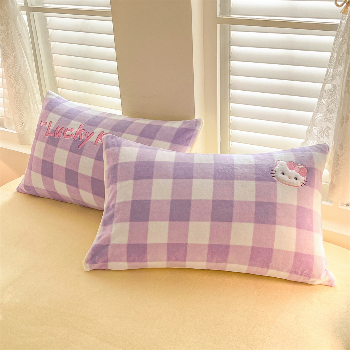 91家纺网 家纺一手货源 找家纺 换种生活 2025新款A类牛奶绒贴布绣冬被被子被芯 格纹萌喵-梦幻紫