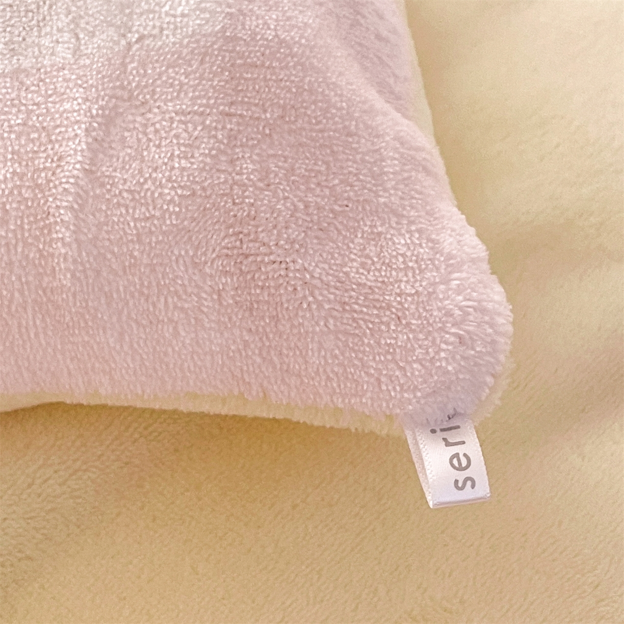 91家纺网 家纺一手货源 找家纺 换种生活 2025新款A类牛奶绒贴布绣冬被被子被芯 幸运汪格-樱花粉