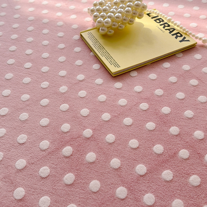 91家纺网 家纺一手货源 找家纺 寝柔家纺 2025新款冬季INS简约清新加厚牛奶雕花绒圆点波点单床笠 波点-蜜桃粉