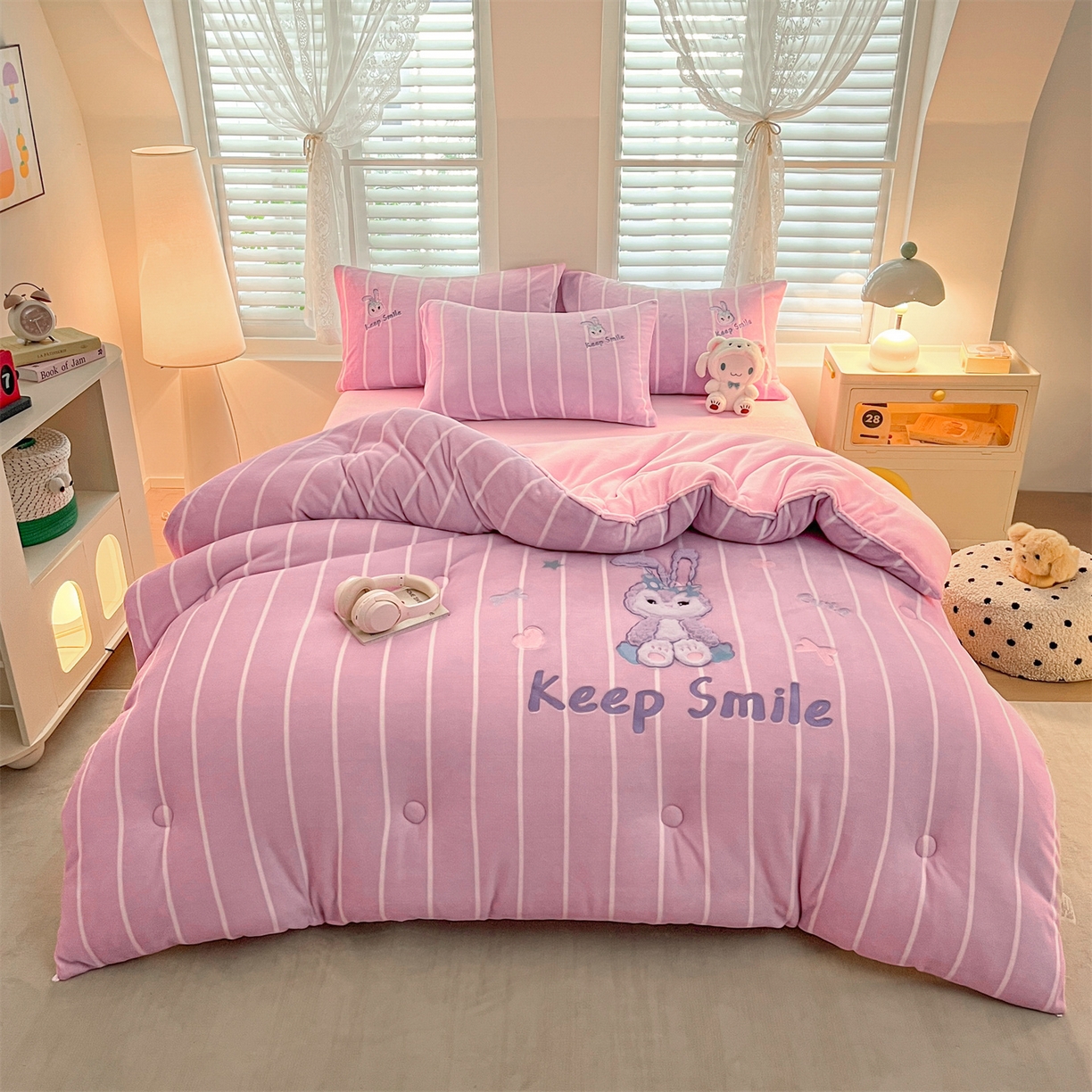 91家纺网 家纺一手货源 找家纺 换种生活 2025新款A类牛奶绒贴布绣冬被被子被芯 治愈萌兔-粉紫色