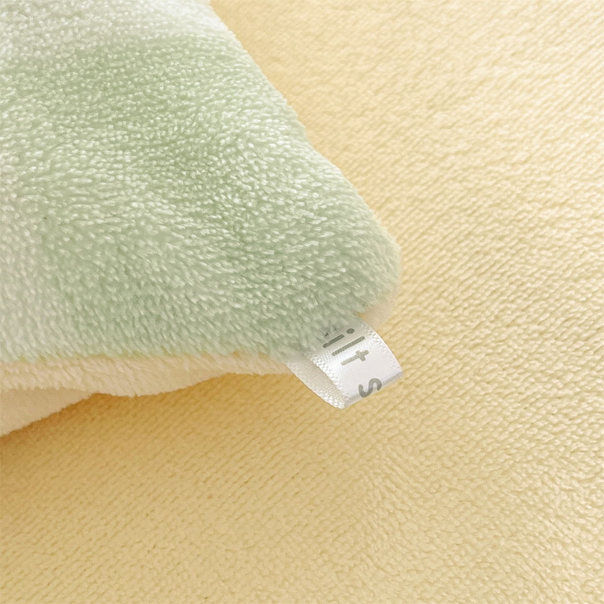 91家纺网 家纺一手货源 找家纺 换种生活 2025新款A类牛奶绒贴布绣冬被被子被芯 童趣格-浅草绿