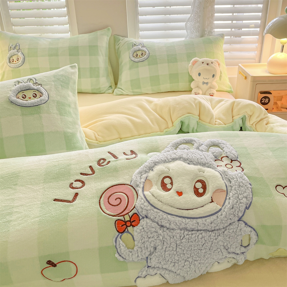 91家纺网 家纺一手货源 找家纺 换种生活 2025新款A类牛奶绒贴布绣冬被被子被芯 童趣格-浅草绿