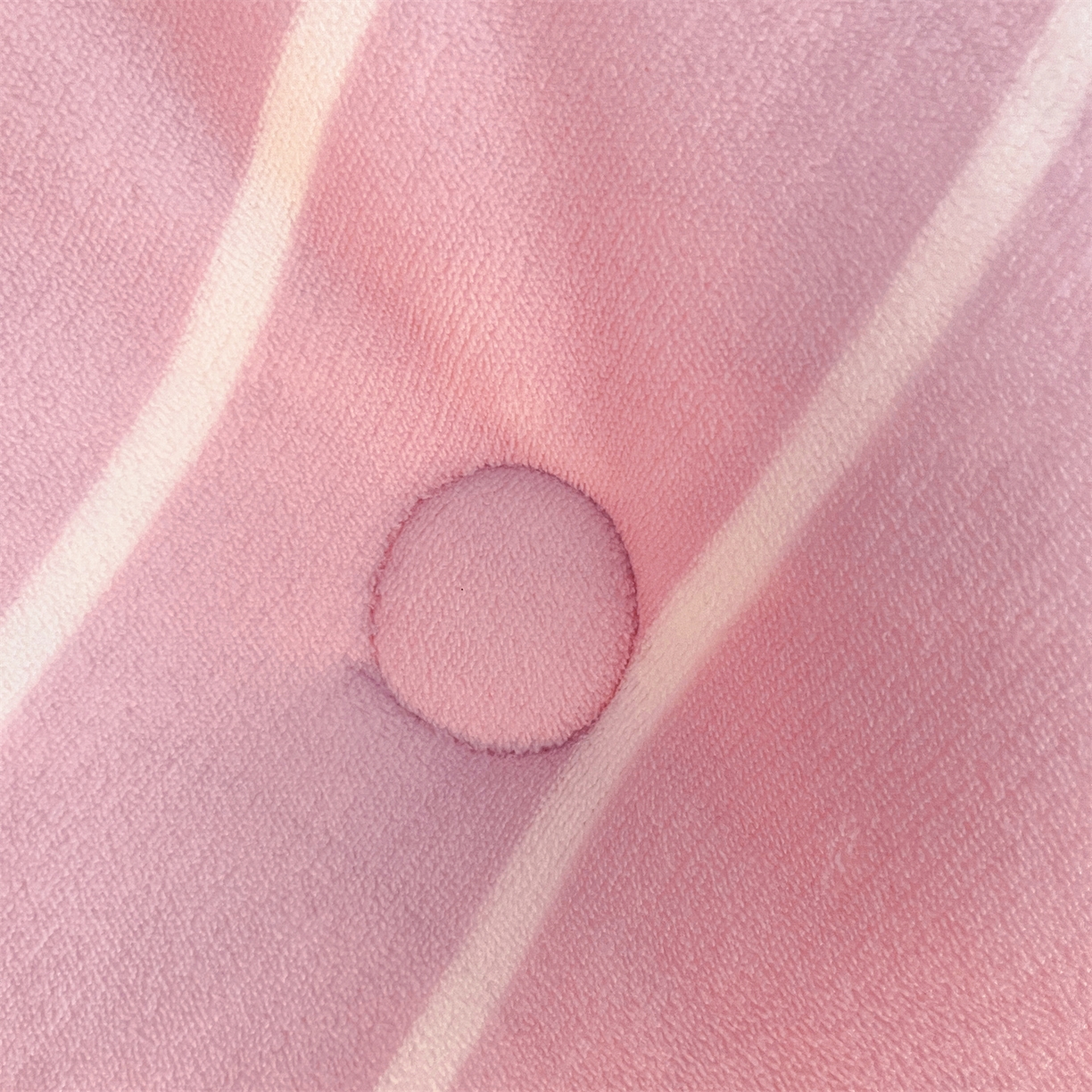 91家纺网 家纺一手货源 找家纺 换种生活 2025新款A类牛奶绒贴布绣冬被被子被芯 治愈萌兔-粉紫色