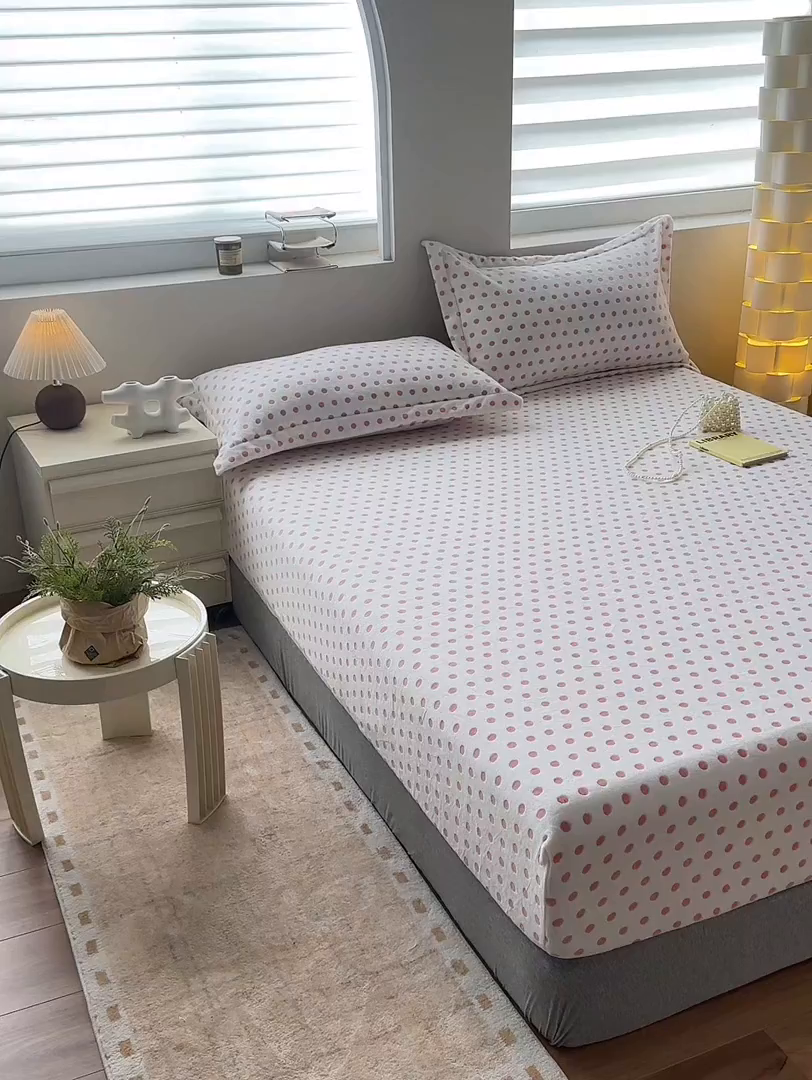91家纺网 家纺一手货源 找家纺 寝柔家纺 2025新款冬季INS简约清新加厚牛奶雕花绒圆点波点单床笠 波点-奶油粉