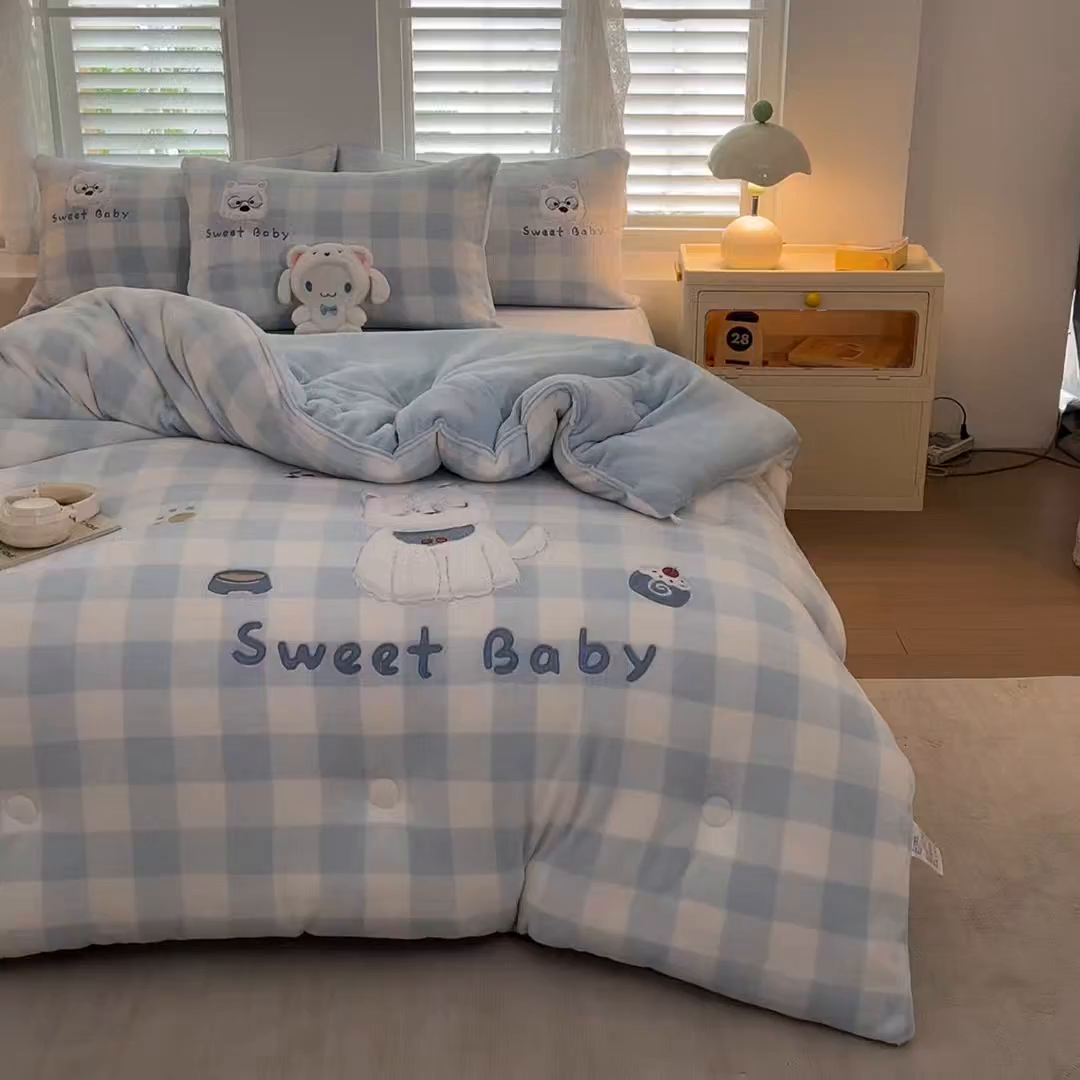 91家纺网 家纺一手货源 找家纺 （总）换种生活 2025新款A类牛奶绒贴布绣冬被被子被芯