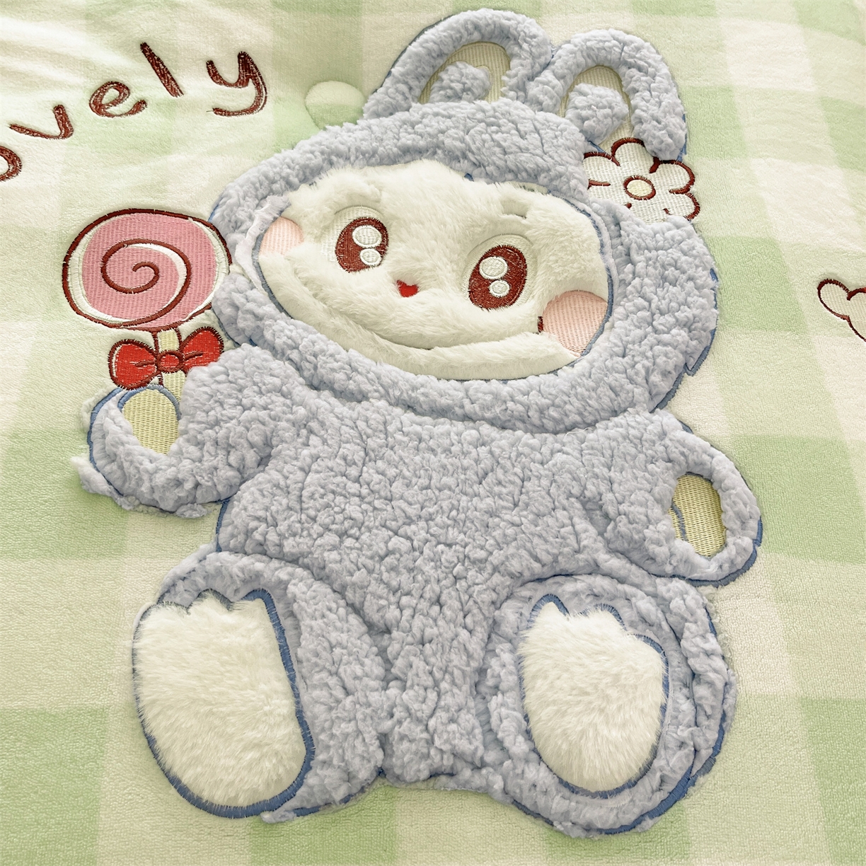 91家纺网 家纺一手货源 找家纺 换种生活 2025新款A类牛奶绒贴布绣冬被被子被芯 童趣格-浅草绿